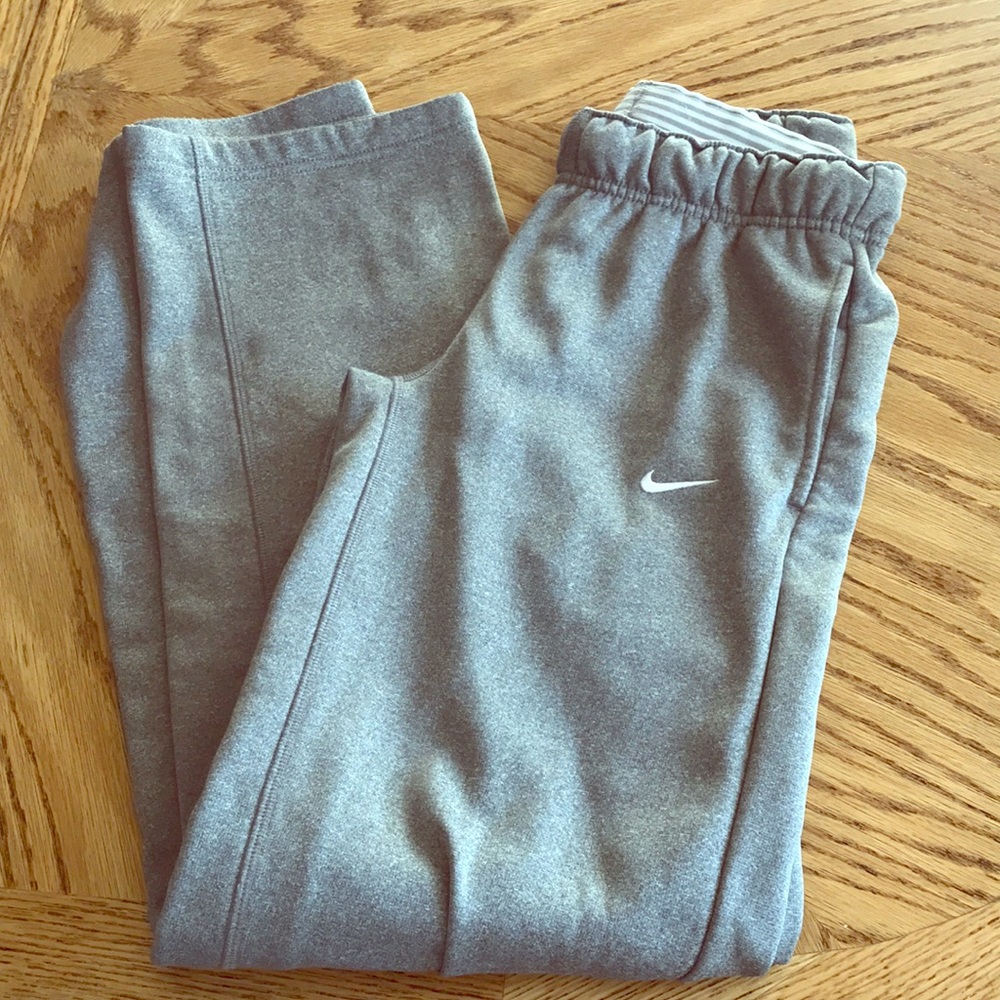 Women’s Nike fleece lined therma fit pants